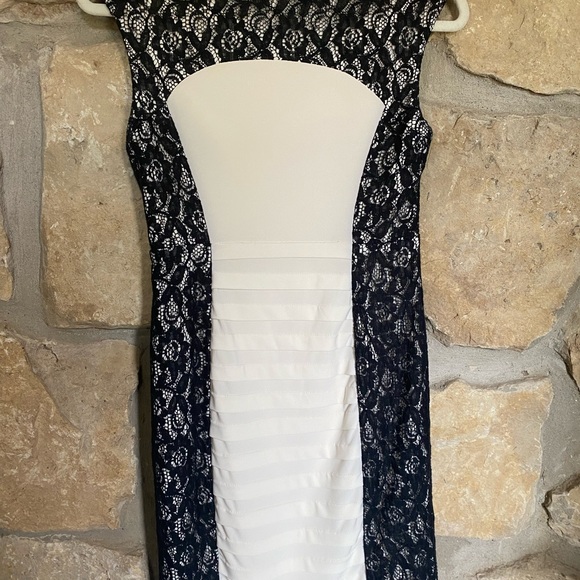 Black and white lace dress - Picture 3 of 3